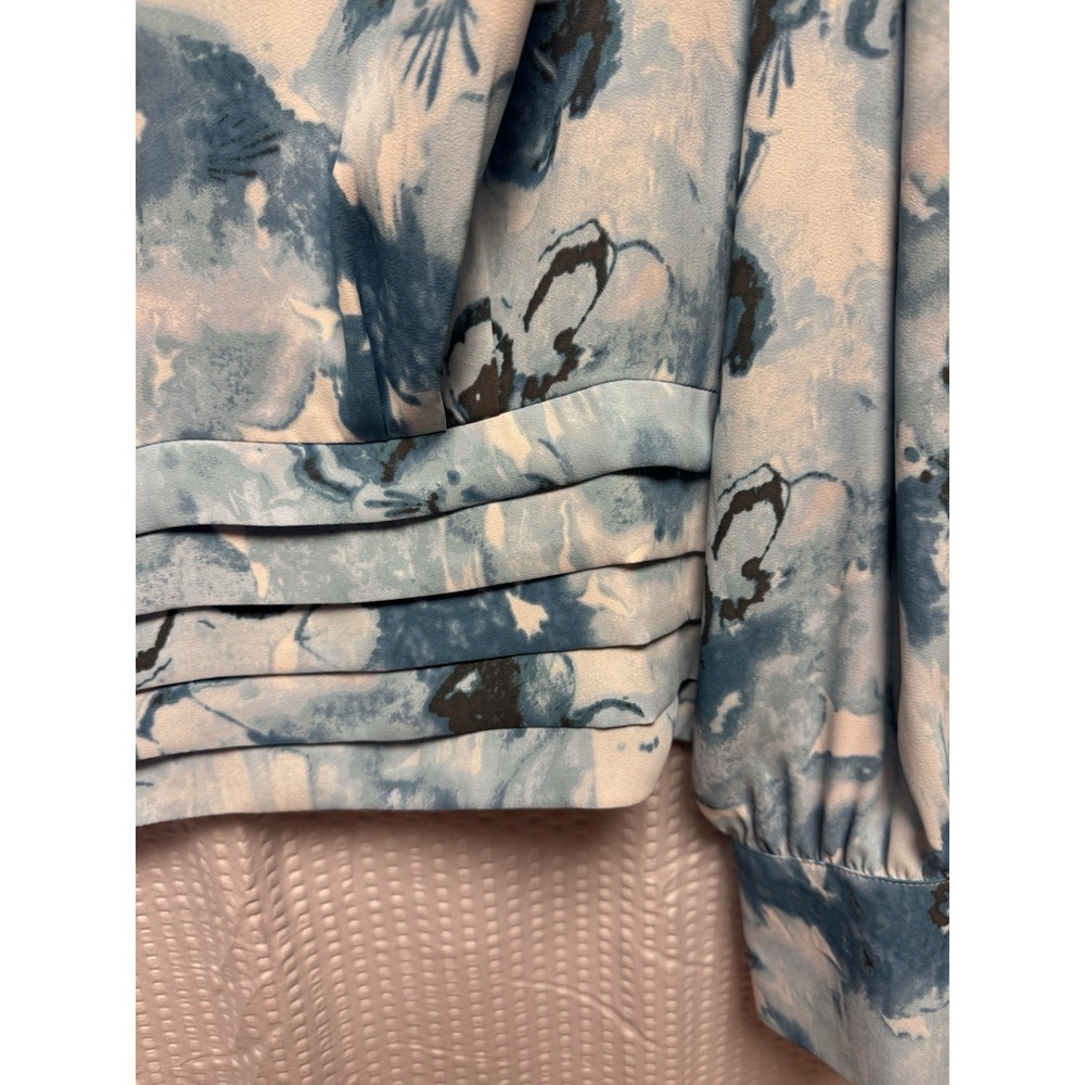 White House Black Market Banded Bottom Blouse Ruffle Shoulder Watercolor‎ Sz 14 - Picture 8 of 13